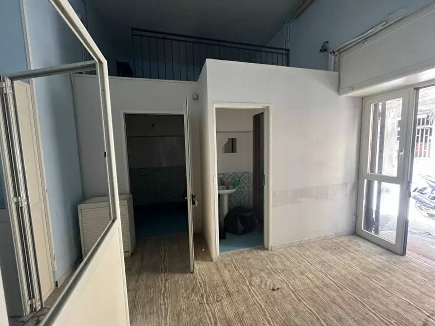 Immagine 15 di Negozio in affitto  in Vico Scalciccia a Napoli