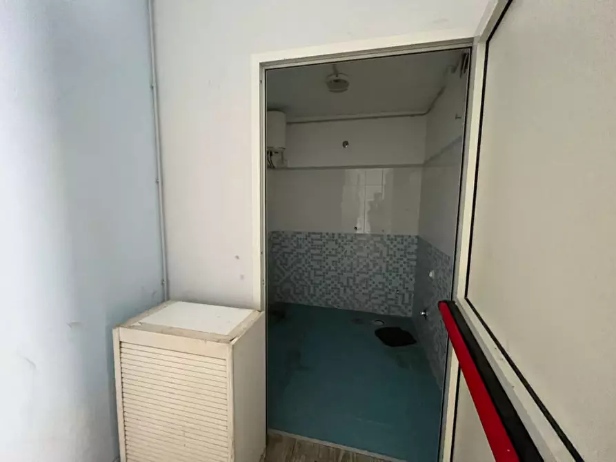 Immagine 18 di Negozio in affitto  in Vico Scalciccia a Napoli
