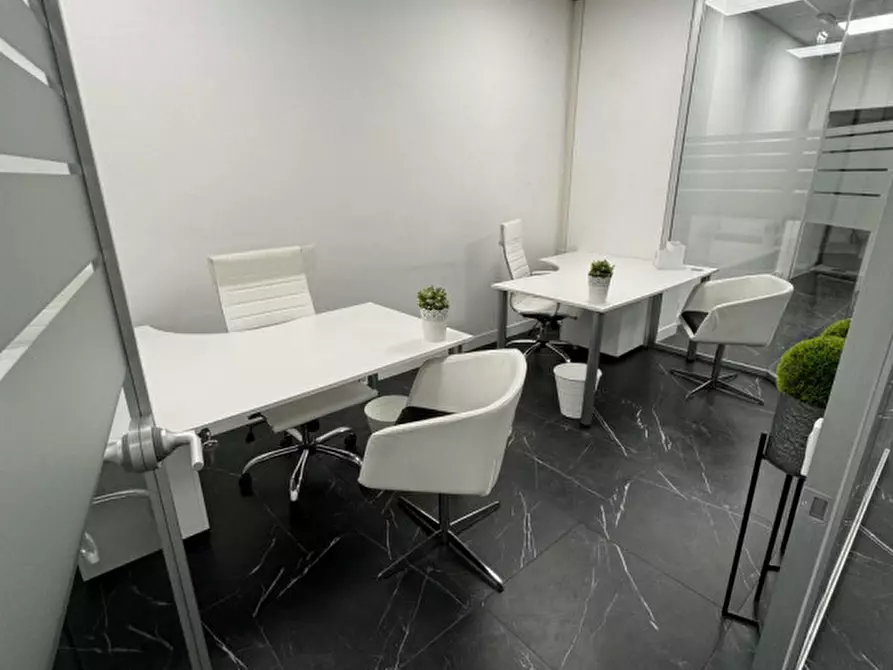 Immagine 10 di Ufficio in affitto  in via benedetto croce a Roma