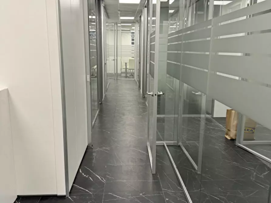 Immagine 12 di Ufficio in affitto  in via benedetto croce a Roma