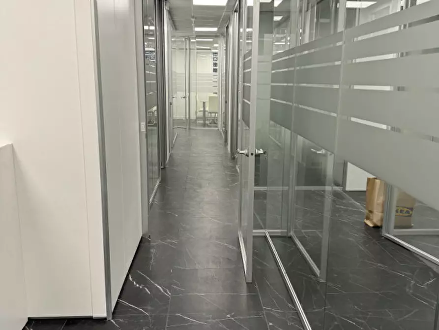 Immagine 13 di Ufficio in affitto  in via benedetto croce a Roma