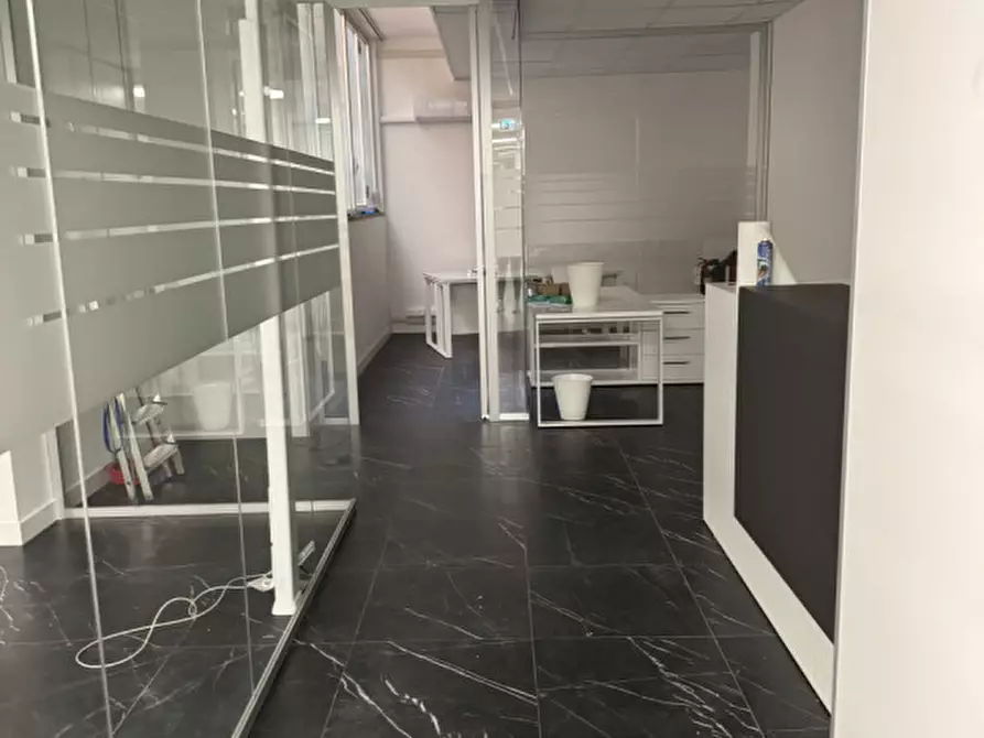 Immagine 15 di Ufficio in affitto  in via benedetto croce a Roma