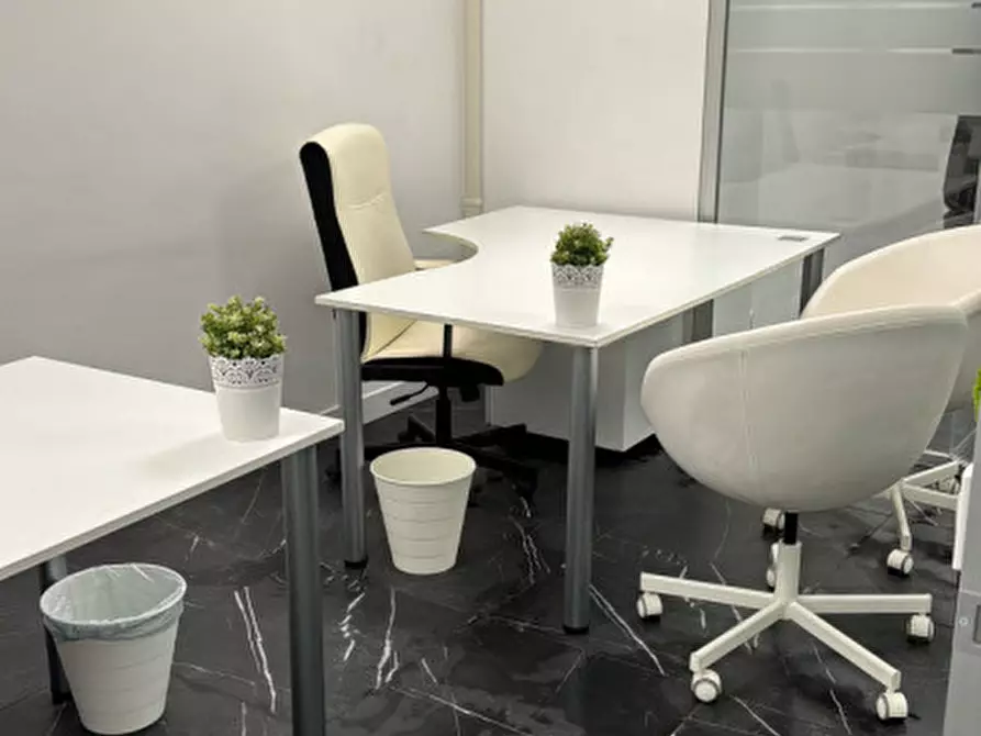 Immagine 16 di Ufficio in affitto  in via benedetto croce a Roma