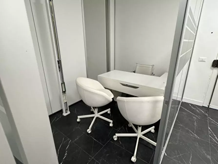 Immagine 17 di Ufficio in affitto  in via benedetto croce a Roma