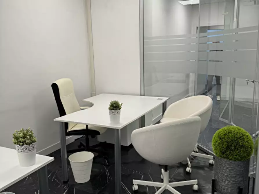 Immagine 18 di Ufficio in affitto  in via benedetto croce a Roma