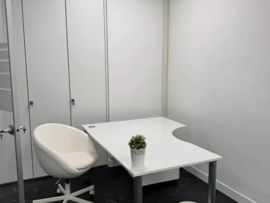 Immagine 21 di Ufficio in affitto  in via benedetto croce a Roma