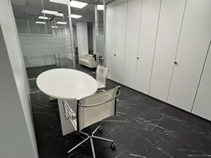 Immagine 26 di Ufficio in affitto  in via benedetto croce a Roma