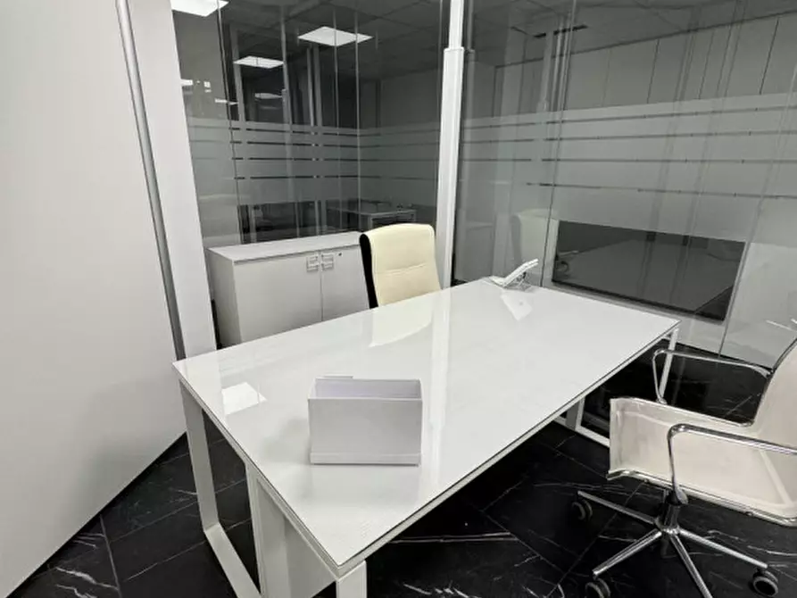 Immagine 29 di Ufficio in affitto  in via benedetto croce a Roma