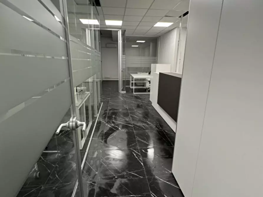 Immagine 33 di Ufficio in affitto  in via benedetto croce a Roma