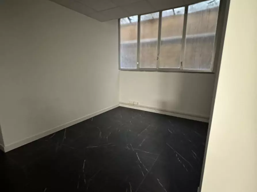 Immagine 34 di Ufficio in affitto  in via benedetto croce a Roma