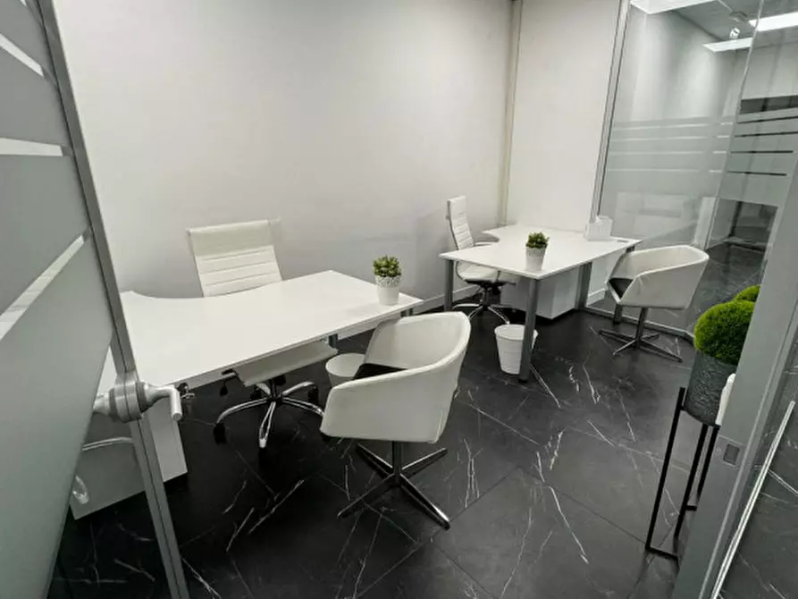 Immagine 39 di Ufficio in affitto  in via benedetto croce a Roma