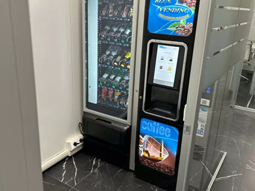 Immagine 40 di Ufficio in affitto  in via benedetto croce a Roma