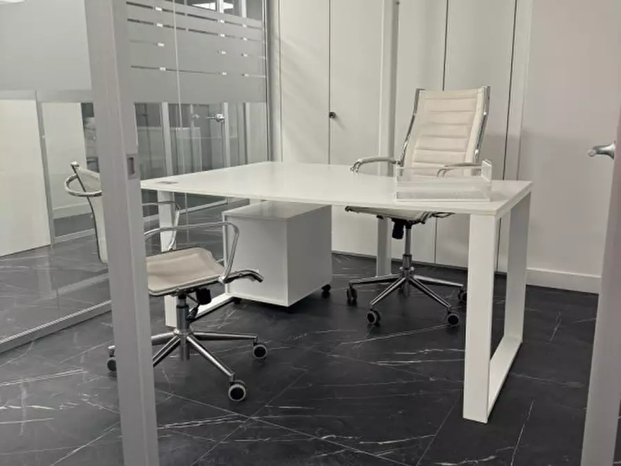 Immagine 42 di Ufficio in affitto  in via benedetto croce a Roma