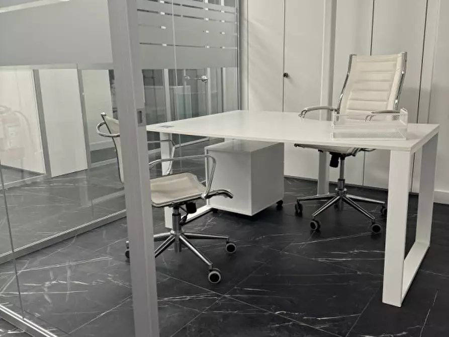 Immagine 43 di Ufficio in affitto  in via benedetto croce a Roma