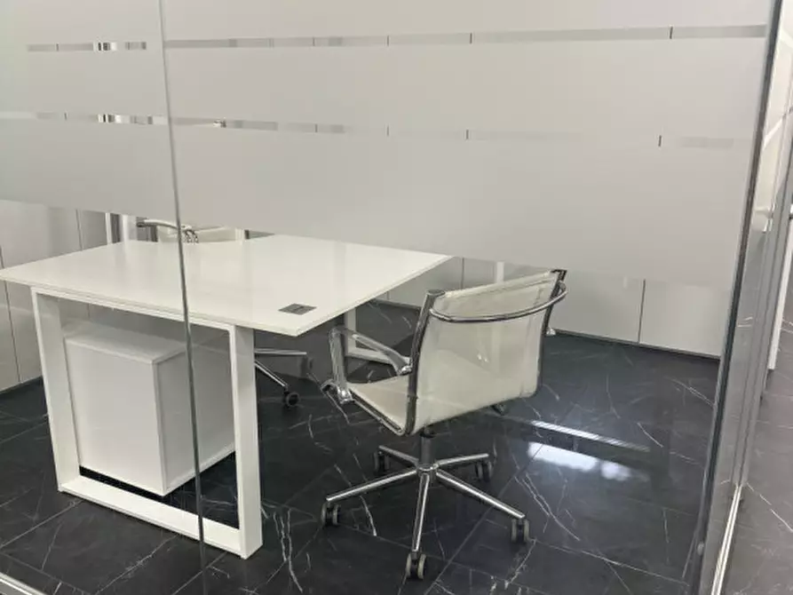Immagine 44 di Ufficio in affitto  in via benedetto croce a Roma