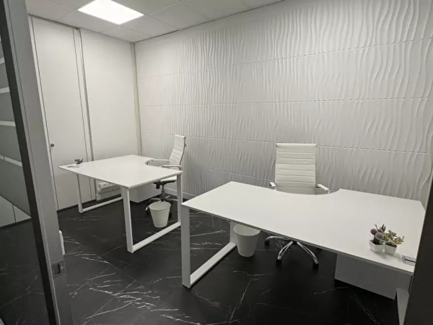 Immagine 45 di Ufficio in affitto  in via benedetto croce a Roma