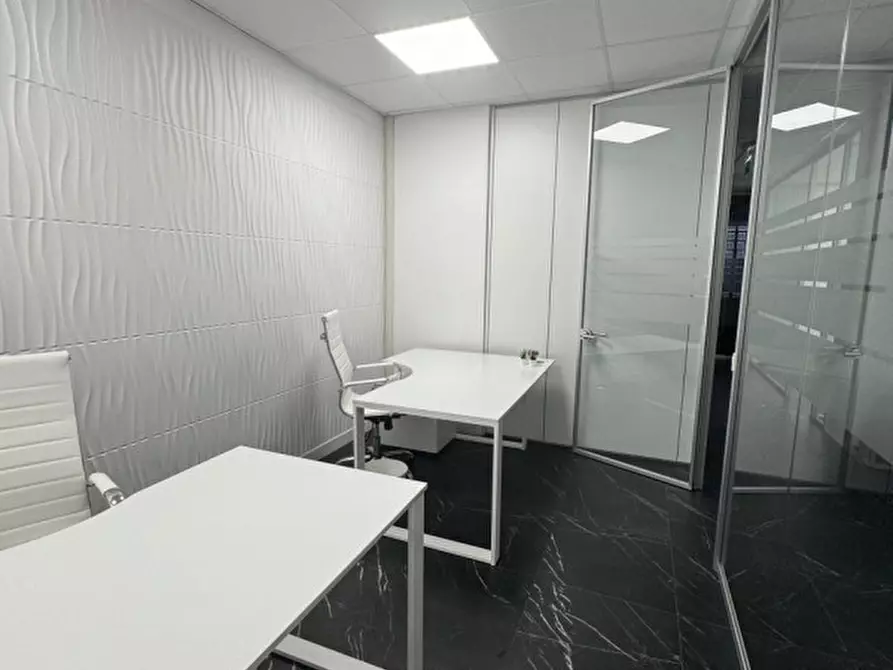 Immagine 46 di Ufficio in affitto  in via benedetto croce a Roma