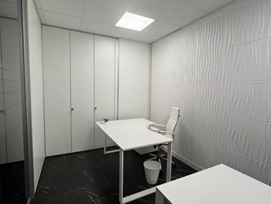 Immagine 47 di Ufficio in affitto  in via benedetto croce a Roma