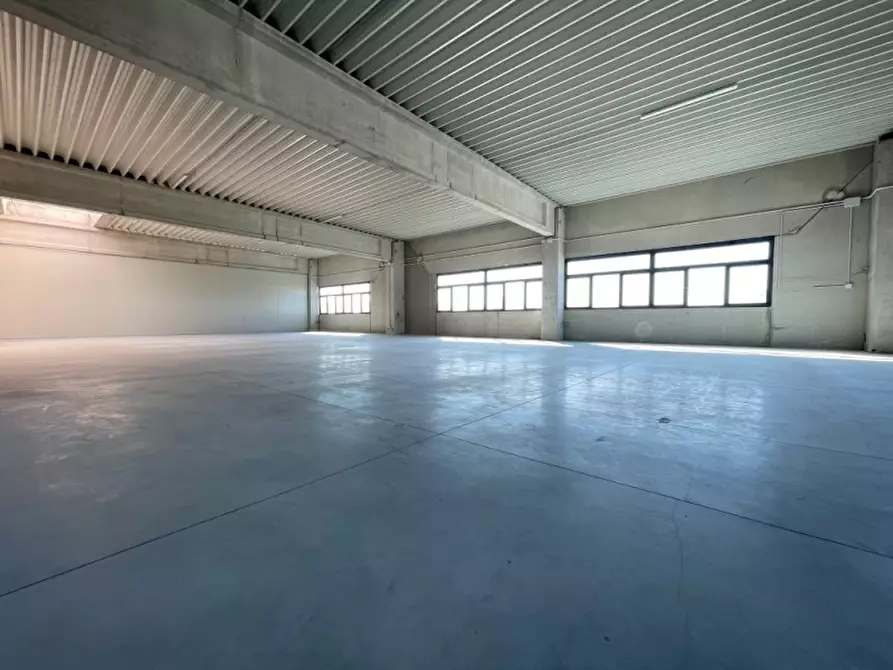 Immagine 1 di Capannone industriale in affitto  a Montebelluna