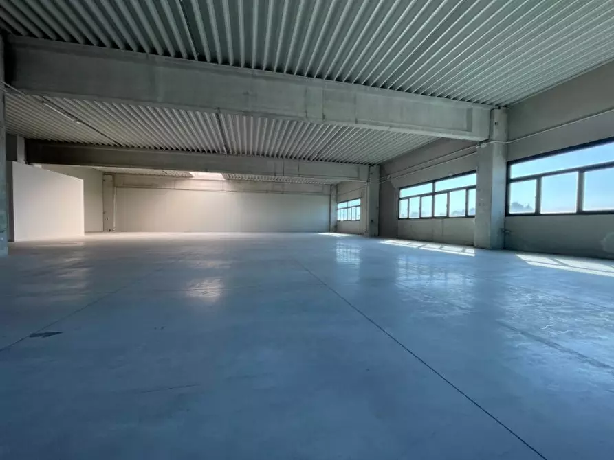 Immagine 2 di Capannone industriale in affitto  a Montebelluna