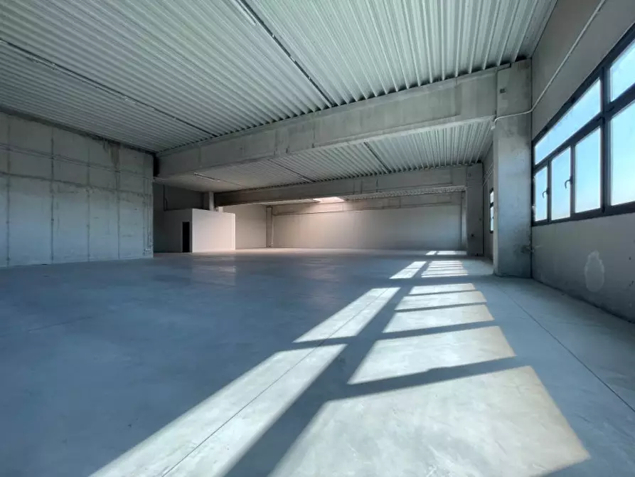 Immagine 3 di Capannone industriale in affitto  a Montebelluna