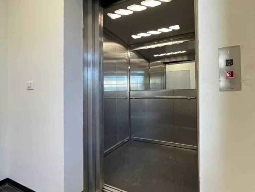 Immagine 16 di Capannone industriale in affitto  a Montebelluna