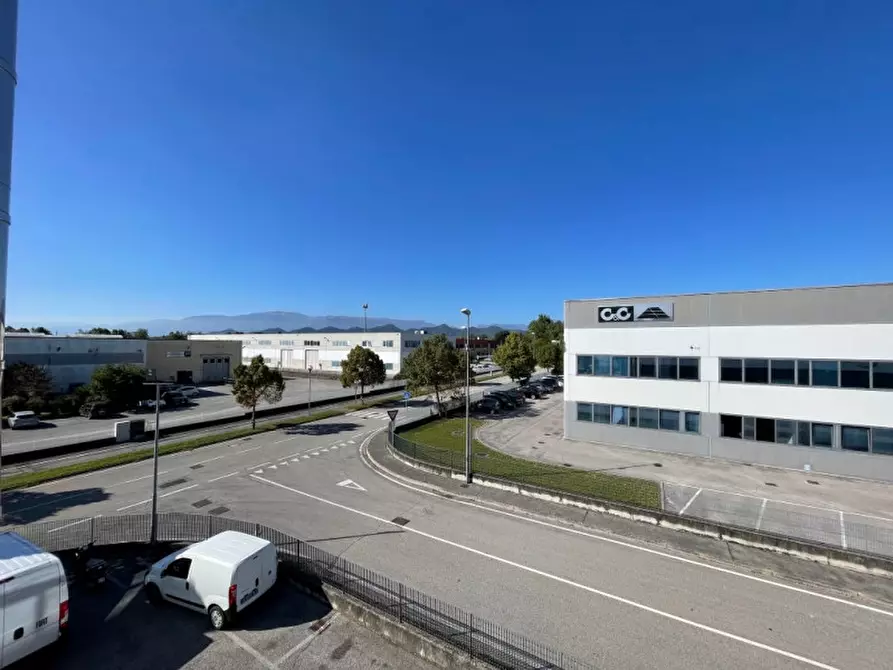 Immagine 17 di Capannone industriale in affitto  a Montebelluna