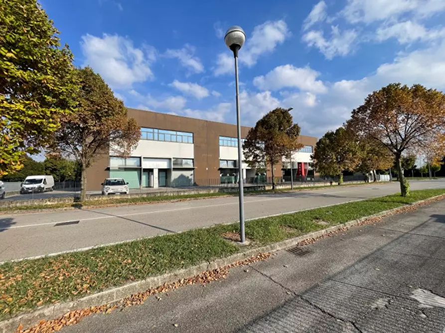 Immagine 19 di Capannone industriale in affitto  a Montebelluna