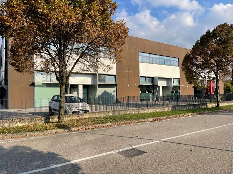 Immagine 20 di Capannone industriale in affitto  a Montebelluna
