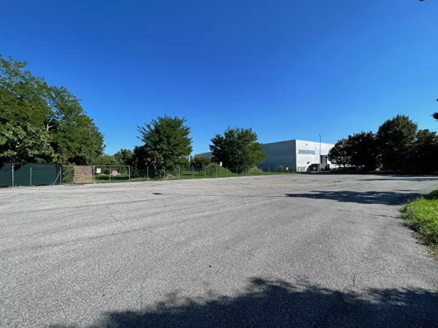 Immagine 23 di Capannone industriale in affitto  a Montebelluna