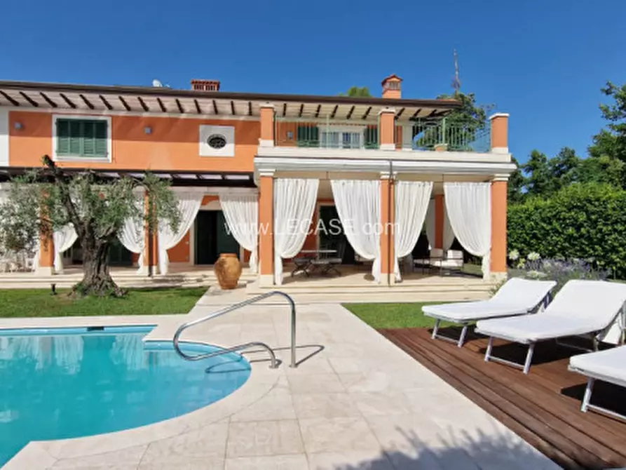 Immagine 3 di Villa in affitto  a Forte Dei Marmi