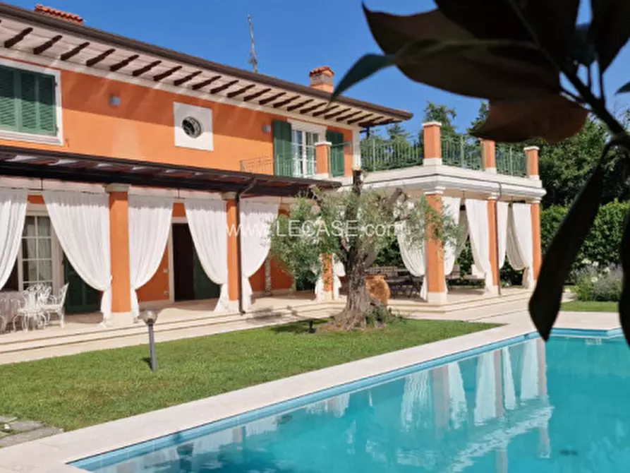 Immagine 4 di Villa in affitto  a Forte Dei Marmi