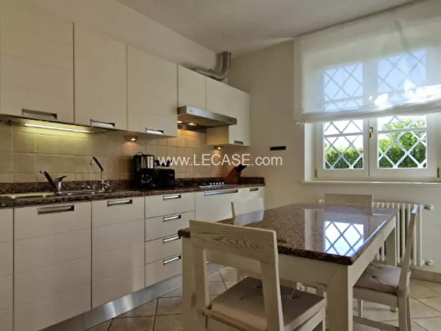 Immagine 11 di Villa in affitto  a Forte Dei Marmi