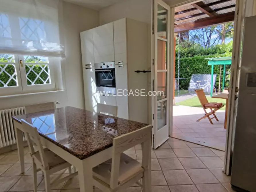 Immagine 13 di Villa in affitto  a Forte Dei Marmi