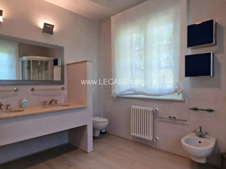 Immagine 32 di Villa in affitto  a Forte Dei Marmi