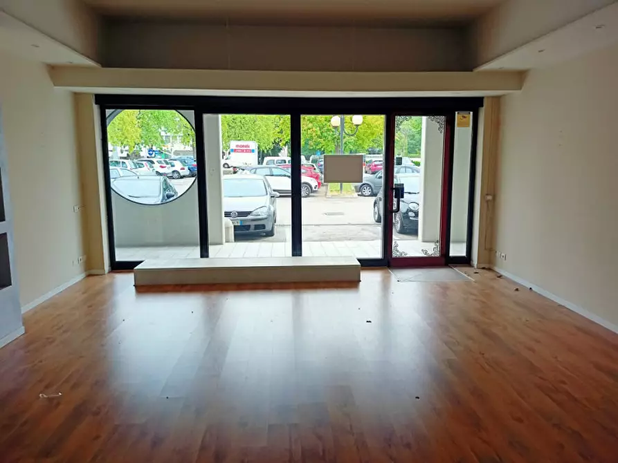 Immagine 1 di Negozio in affitto  in VIA DELLA PROVVIDENZA a Rubano