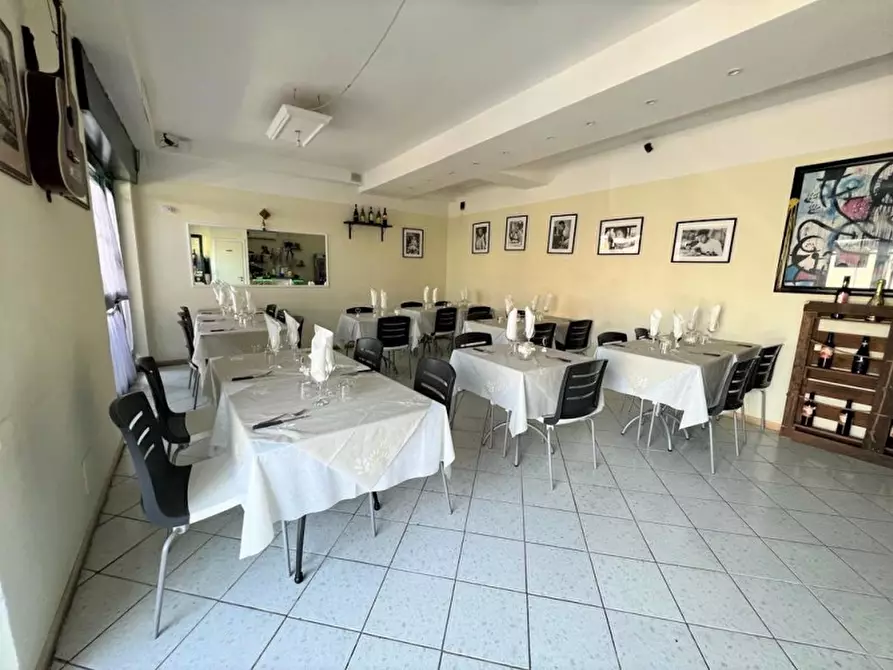 Immagine 3 di Attività commerciale in vendita  in VIA ALDO MORO a Nepi