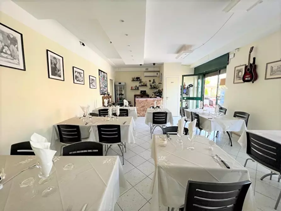 Immagine 4 di Attività commerciale in vendita  in VIA ALDO MORO a Nepi