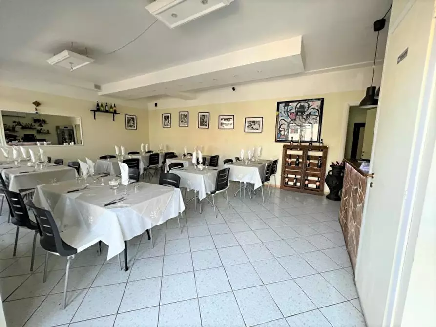 Immagine 5 di Attività commerciale in vendita  in VIA ALDO MORO a Nepi