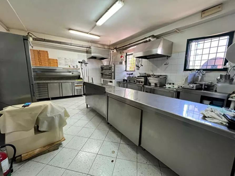 Immagine 6 di Attività commerciale in vendita  in VIA ALDO MORO a Nepi