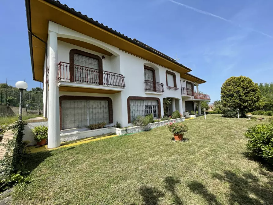 Immagine 1 di Villa in vendita  in Via Morandi a Castelfidardo