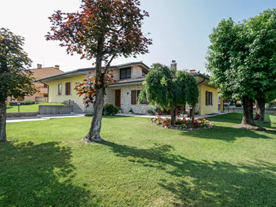 Immagine 1 di Villa in vendita  a Soave