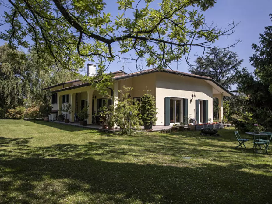 Immagine 1 di Villa in vendita  in Via Zambonina a Vigasio