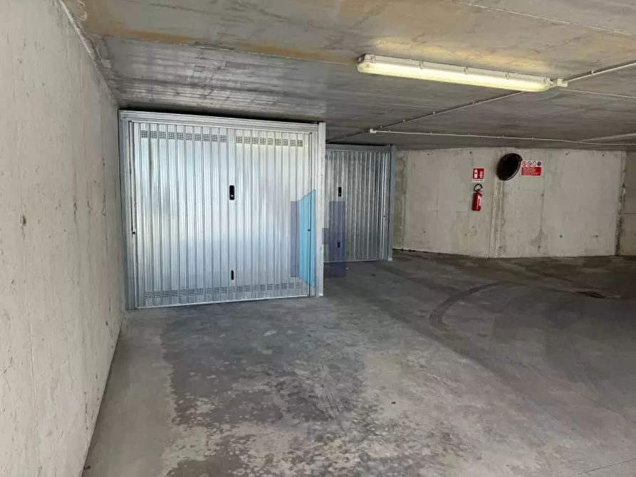 Immagine 1 di Garage in vendita  in VIA LINO MONCHIERI a Brescia