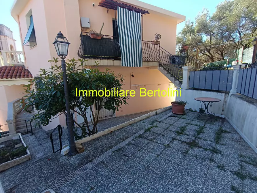 Immagine 2 di Casa trifamiliare in vendita  in VIA VITTORIO VENETO a Imperia