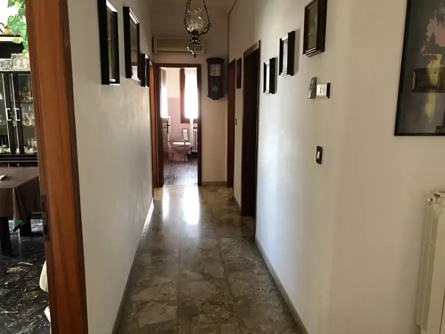 Immagine 12 di Appartamento in vendita  in Viale Umbria a Chioggia