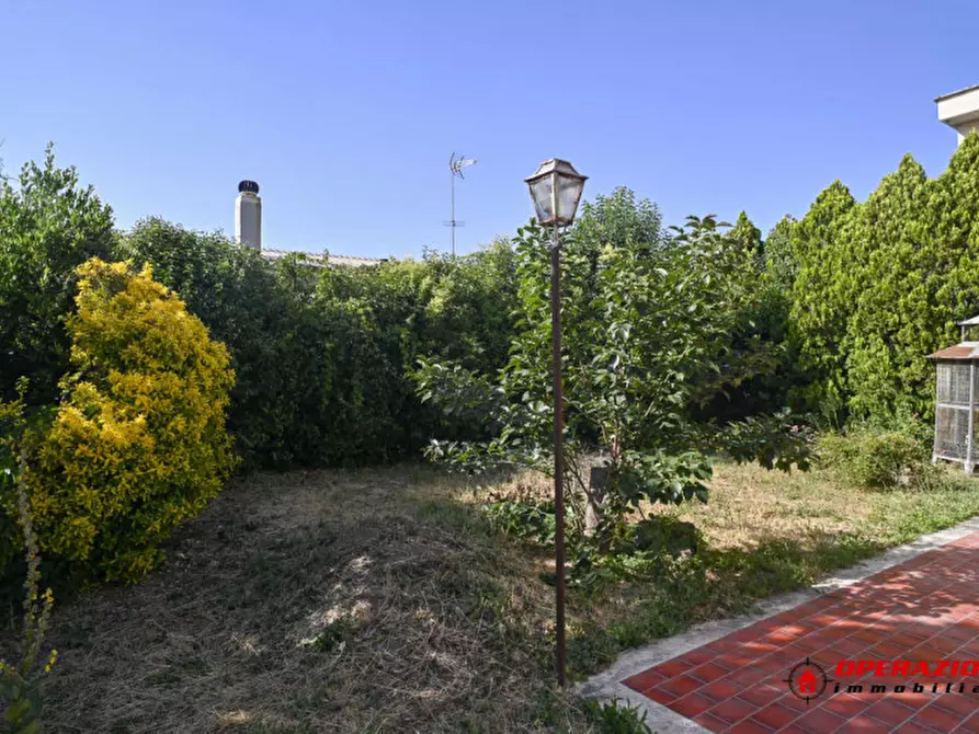 Immagine 1 di Villa in vendita  in VIA QUITTENGO a Roma