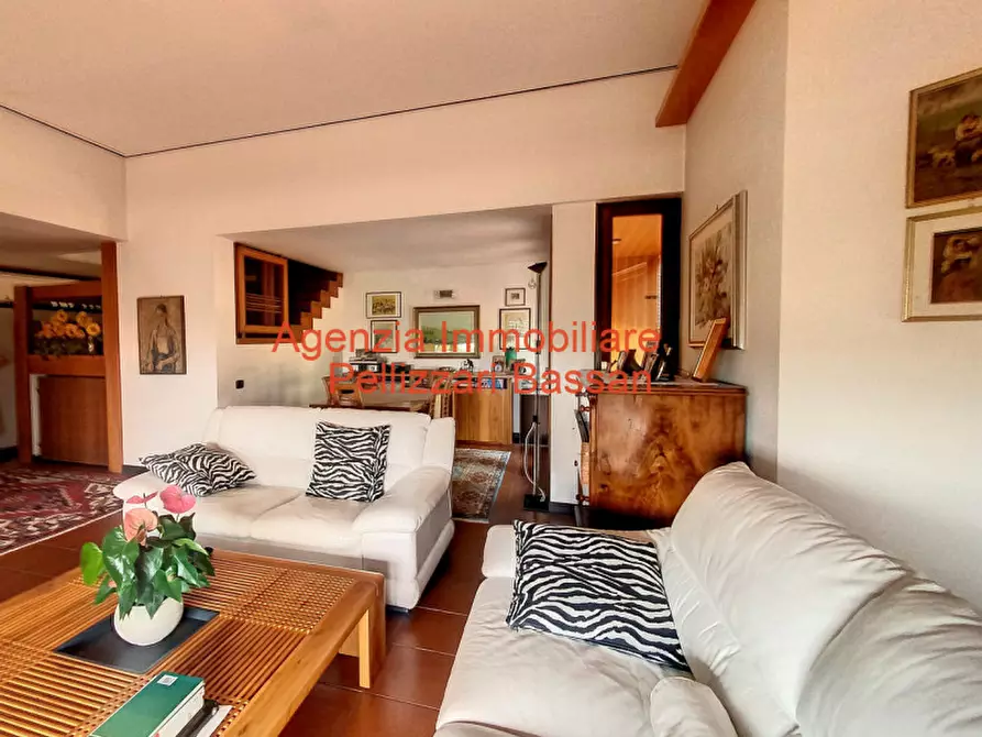 Immagine 1 di Villa in vendita  a Volpago Del Montello