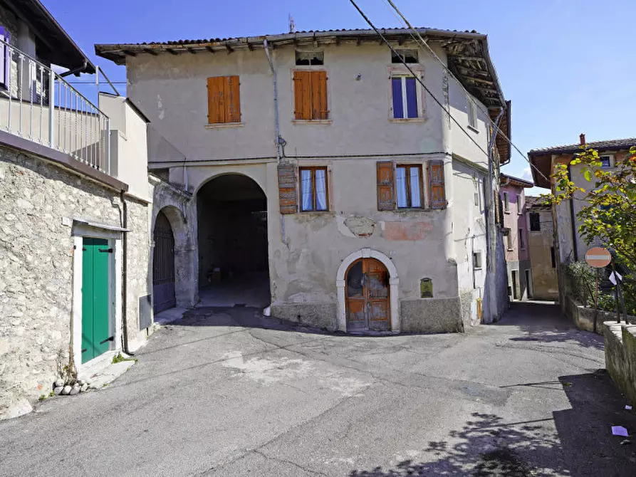 Immagine 1 di Rustico / casale in vendita  in Via Maclino 17 a Toscolano-Maderno