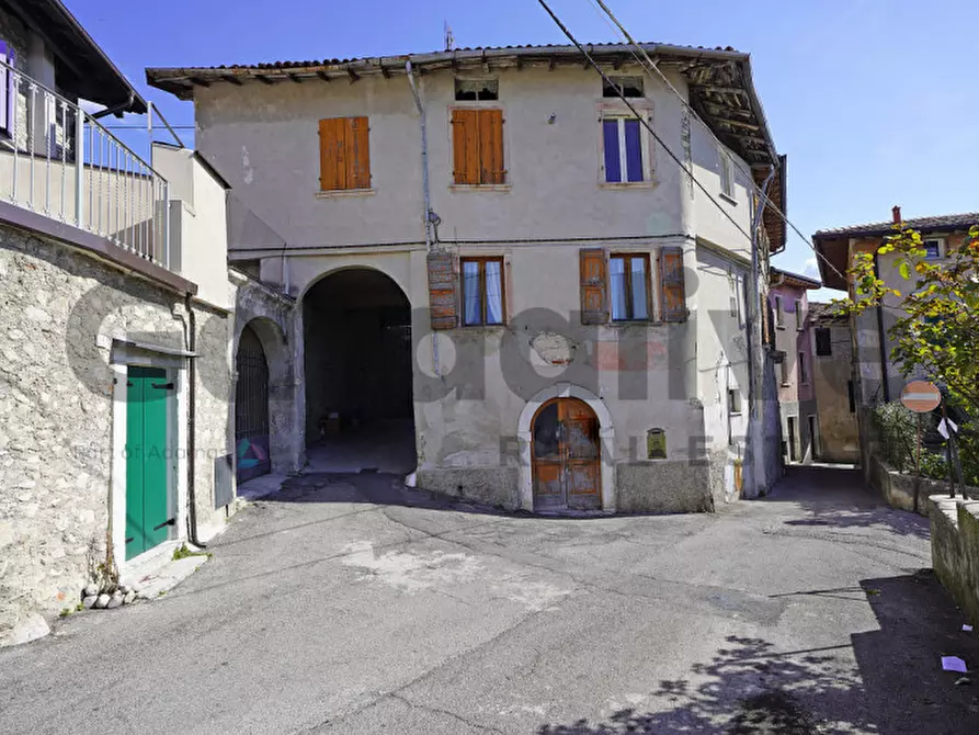 Immagine 1 di Rustico / casale in vendita  in Via Maclino 17 a Toscolano-Maderno